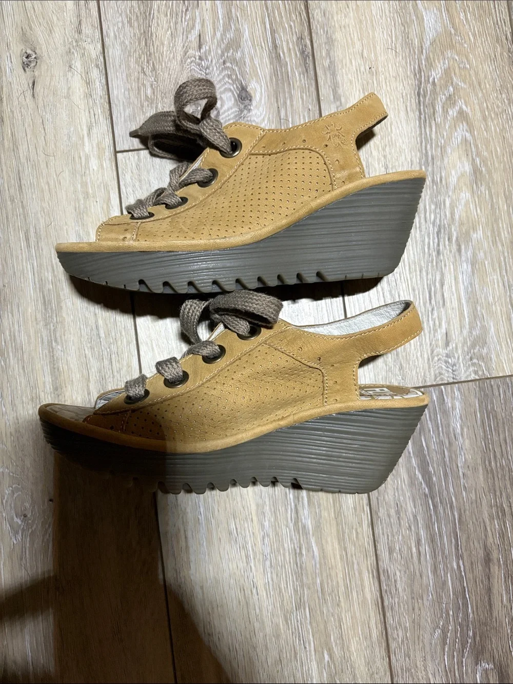 Fly London Women's Yuta Wedge 5.5 36